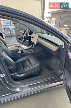 Седан Tesla Model 3 2022 в 