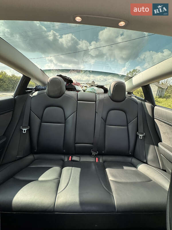 Седан Tesla Model 3 2022 в Трускавце