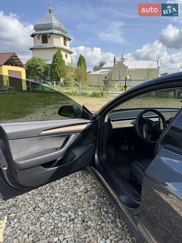 Седан Tesla Model 3 2022 в Трускавце