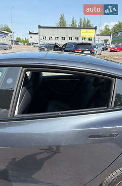 Седан Tesla Model 3 2024 в 