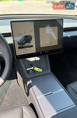 Седан Tesla Model 3 2024 в 