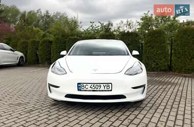 Седан Tesla Model 3 2023 в 