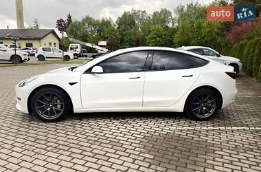 Седан Tesla Model 3 2023 в 