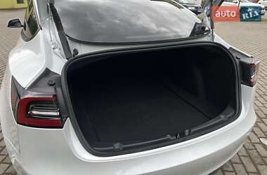 Седан Tesla Model 3 2023 в 