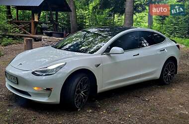 Седан Tesla Model 3 2020 в 