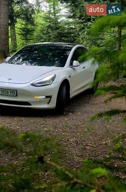 Седан Tesla Model 3 2020 в 