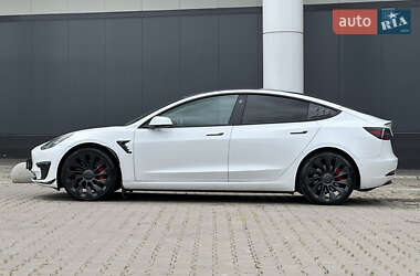 Седан Tesla Model 3 2022 в 