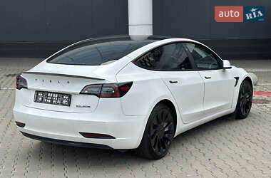 Седан Tesla Model 3 2022 в 