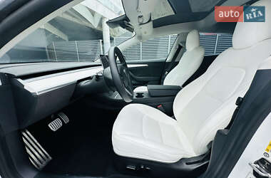 Седан Tesla Model 3 2022 в 