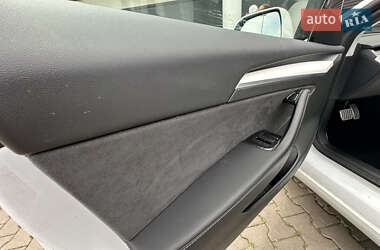 Седан Tesla Model 3 2022 в 