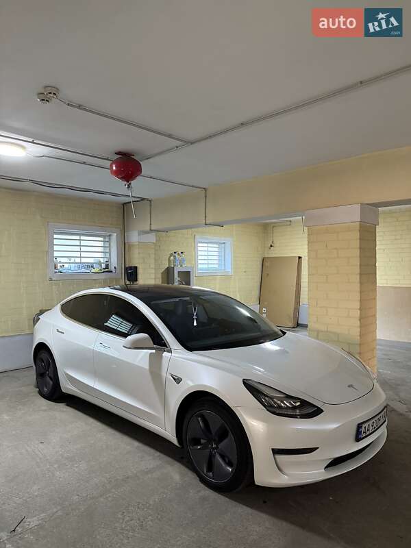 Седан Tesla Model 3 2018 в Києві