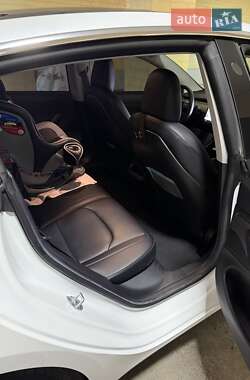 Седан Tesla Model 3 2018 в 