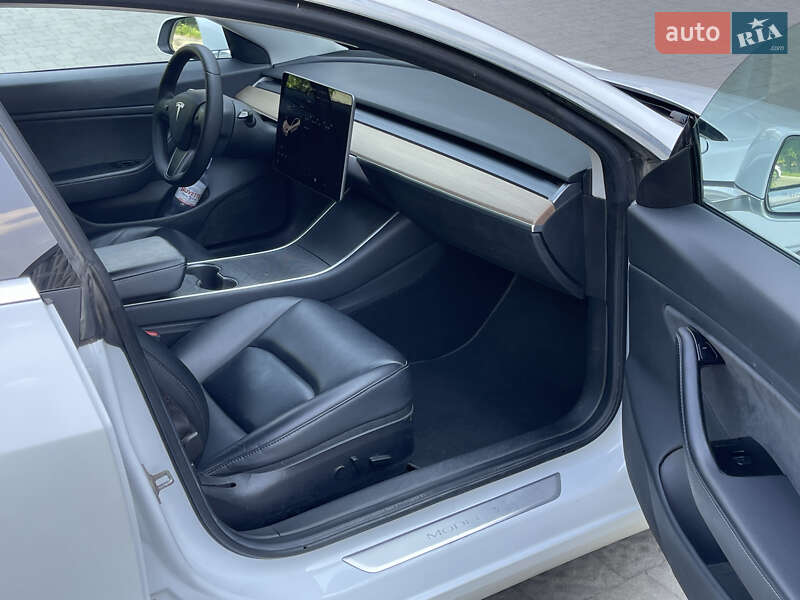 Седан Tesla Model 3 2019 в Новояворівську фото 16 Седан Tesla Model 3 2019 в Новояворівську