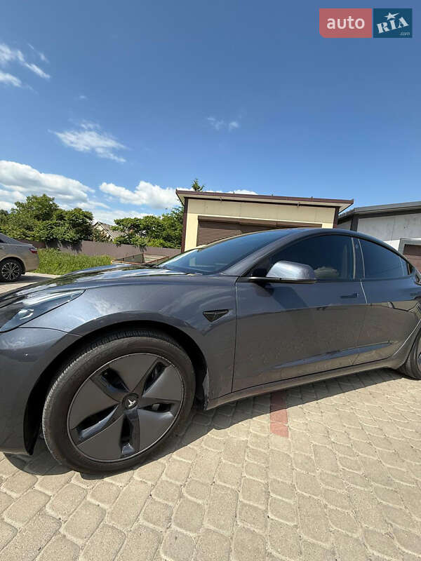 Седан Tesla Model 3 2023 в Жовкве