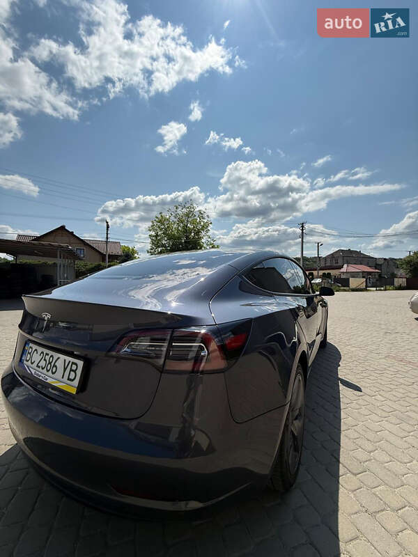 Седан Tesla Model 3 2023 в Жовкве
