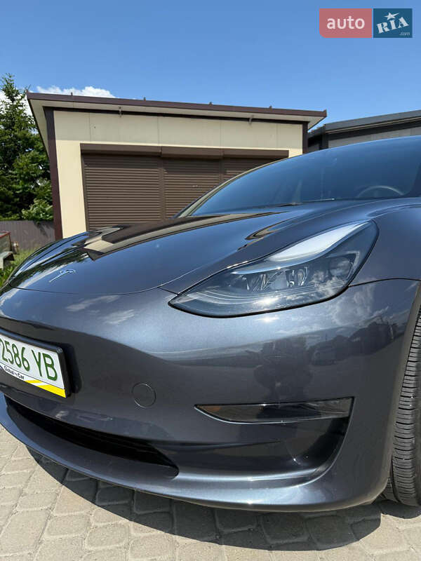 Седан Tesla Model 3 2023 в Жовкве