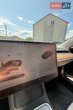 Седан Tesla Model 3 2023 в Жовкве