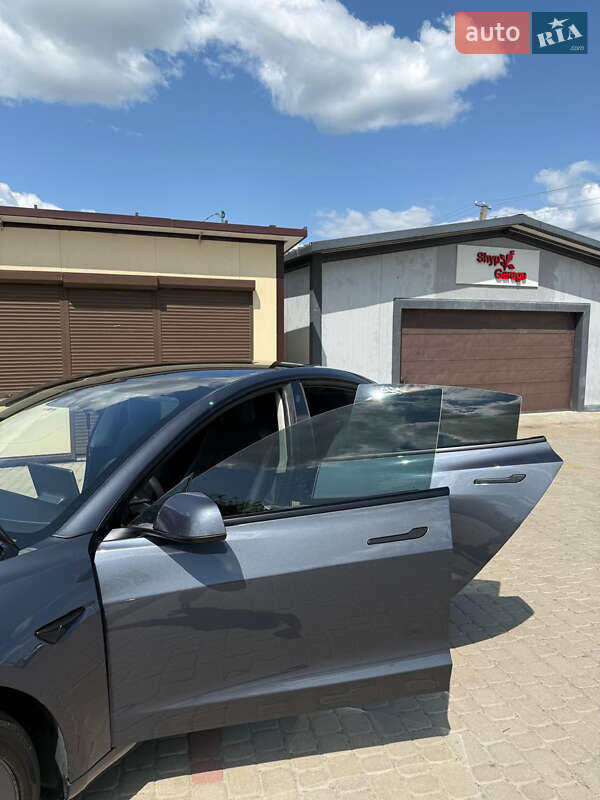 Седан Tesla Model 3 2023 в Жовкве