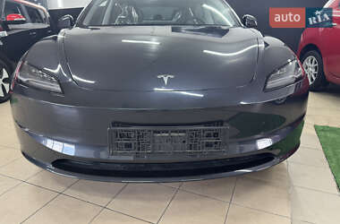 Седан Tesla Model 3 2024 в 