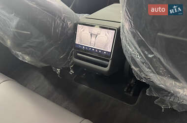 Седан Tesla Model 3 2024 в 