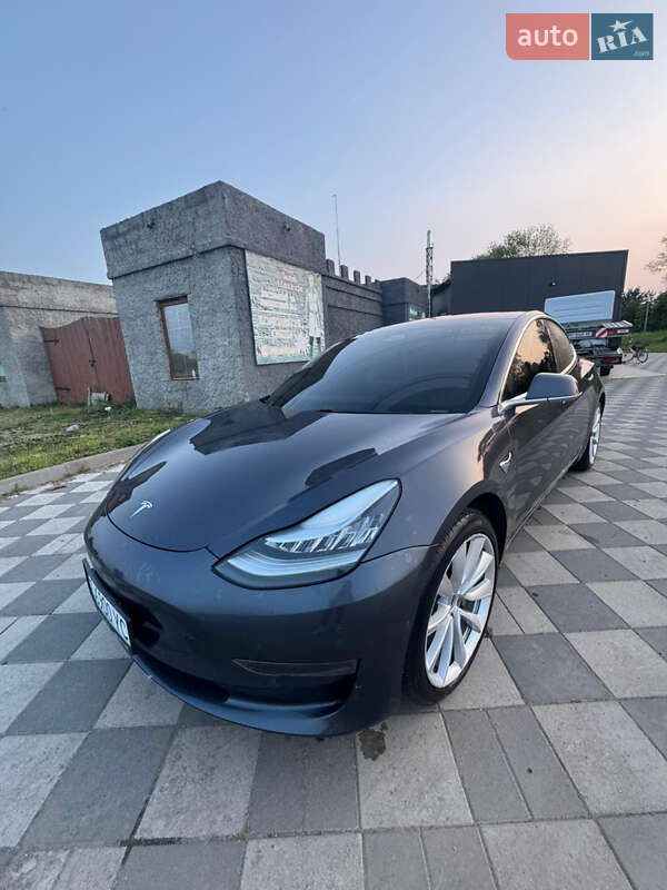 Седан Tesla Model 3 2018 в Самборе