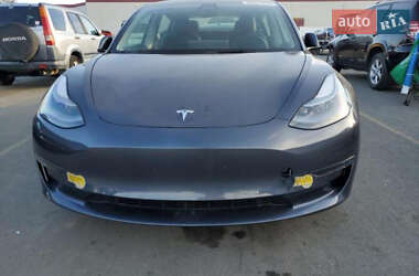 Седан Tesla Model 3 2022 в 