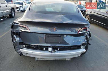 Седан Tesla Model 3 2022 в 