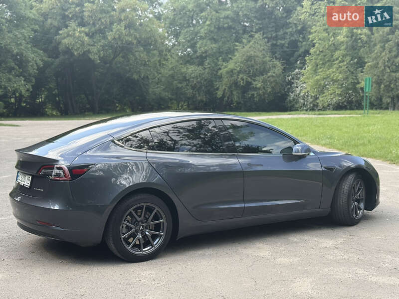 Седан Tesla Model 3 2019 в Львове