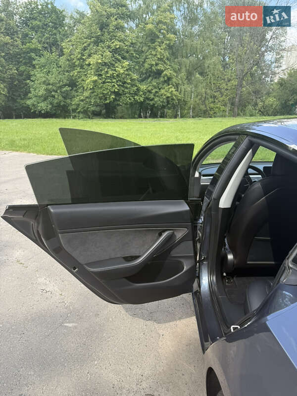 Седан Tesla Model 3 2019 в Львове