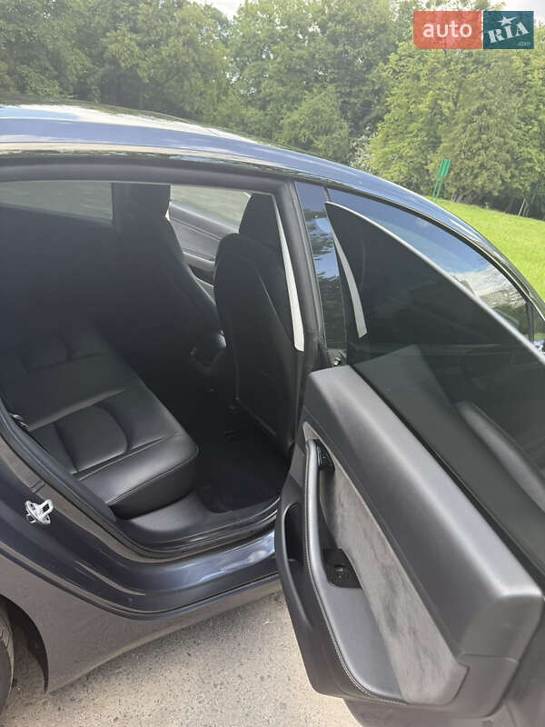 Седан Tesla Model 3 2019 в Львове