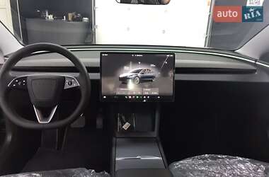 Седан Tesla Model 3 2024 в 