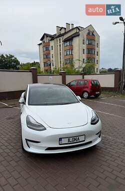 Седан Tesla Model 3 2023 в 