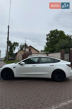 Седан Tesla Model 3 2023 в 