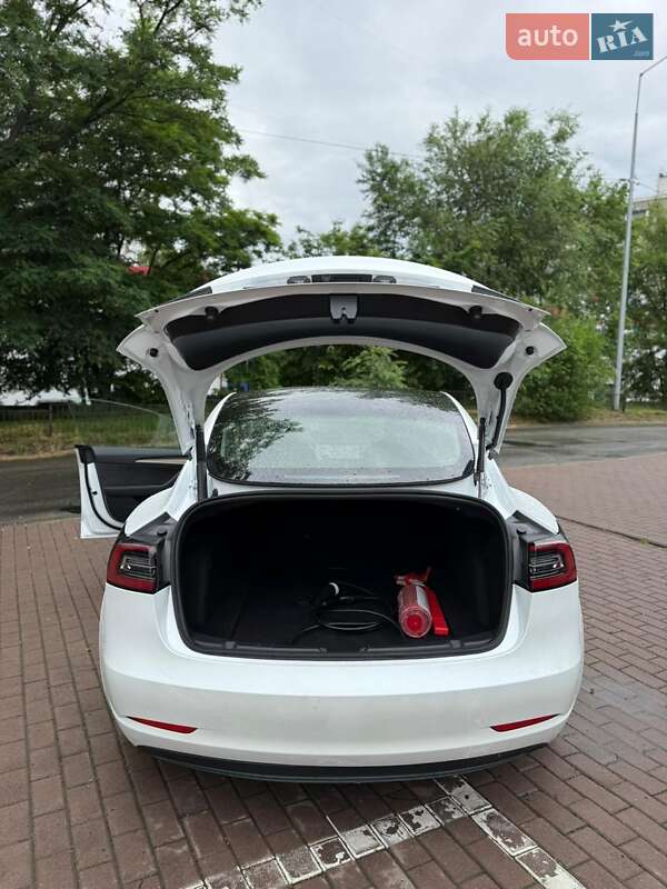 Седан Tesla Model 3 2023 в Киеве фото 10 Седан Tesla Model 3 2023 в Киеве