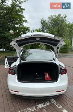 Седан Tesla Model 3 2023 в 