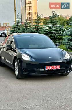 Седан Tesla Model 3 2020 в 