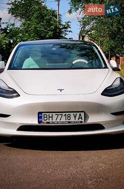 Седан Tesla Model 3 2020 в 