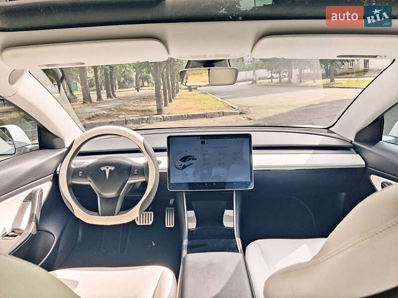 Седан Tesla Model 3 2020 в Миколаєві
