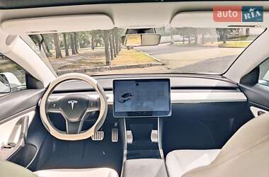 Седан Tesla Model 3 2020 в 