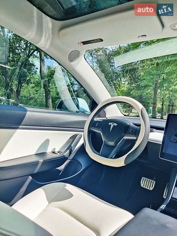 Седан Tesla Model 3 2020 в Миколаєві