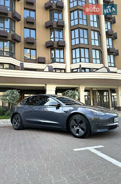 Седан Tesla Model 3 2022 в 