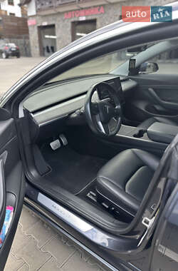 Седан Tesla Model 3 2019 в 