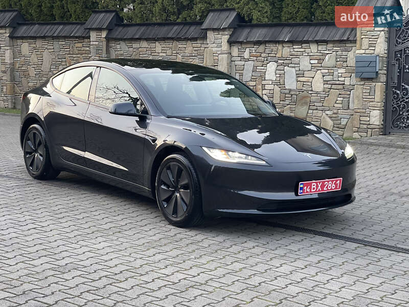 Седан Tesla Model 3 2024 в 