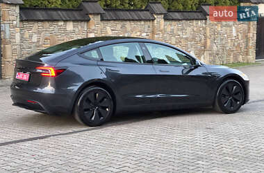 Седан Tesla Model 3 2024 в 