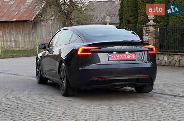 Седан Tesla Model 3 2024 в 