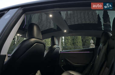 Седан Tesla Model 3 2024 в 