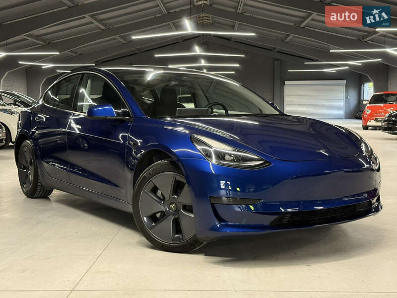 Седан Tesla Model 3 2021 в 