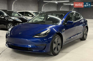 Седан Tesla Model 3 2021 в 