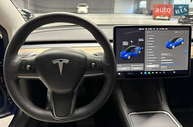 Седан Tesla Model 3 2021 в 