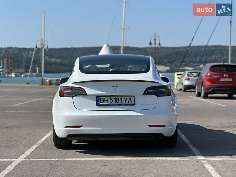Седан Tesla Model 3 2023 в Одессе